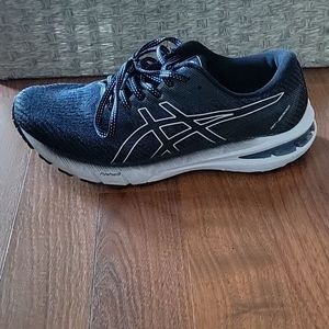 Asics  GT 2000,  Women's size 9, black/white